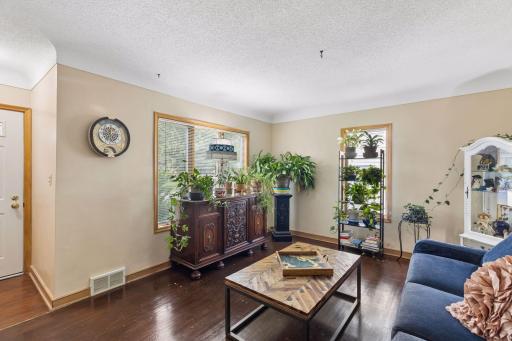 1190 Ottawa Avenue, Saint Paul, MN 55118
