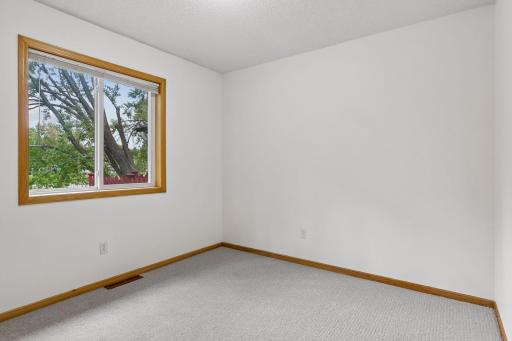 6287 22nd Street N, Oakdale, MN 55128