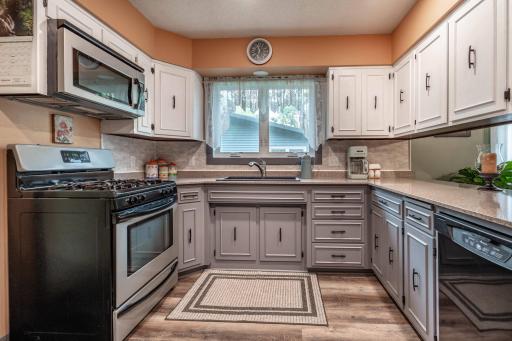 Kitchen - Huge Workspace- Quartz Countertops