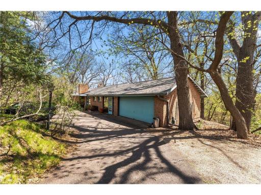556 County Road C, Roseville, MN 55113
