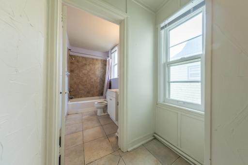 MPLS_4Plex-2Unit 3 is vacant ready for owner occupant or future tenant!4.jpg