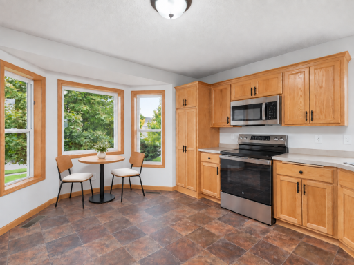 This image has been virtually staged with digitally added furniture and dÃ©cor. Refer to the unstaged photos and an in-person showing for the propertyâs actual condition.