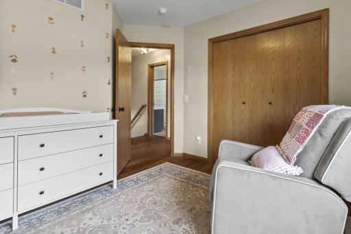 The floral pattern on the wall can be easily removed, if desired, for a different look..