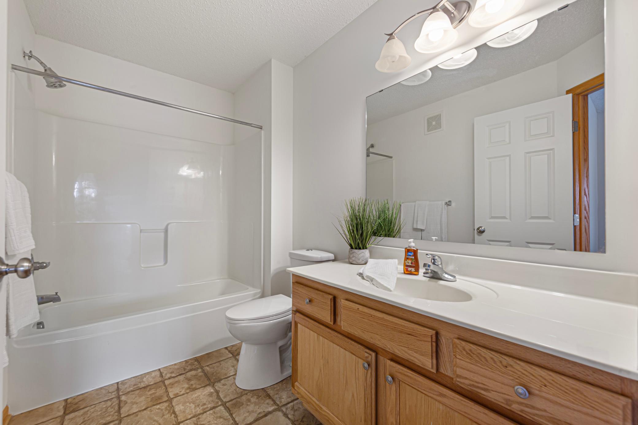 24 bathroom.jpg