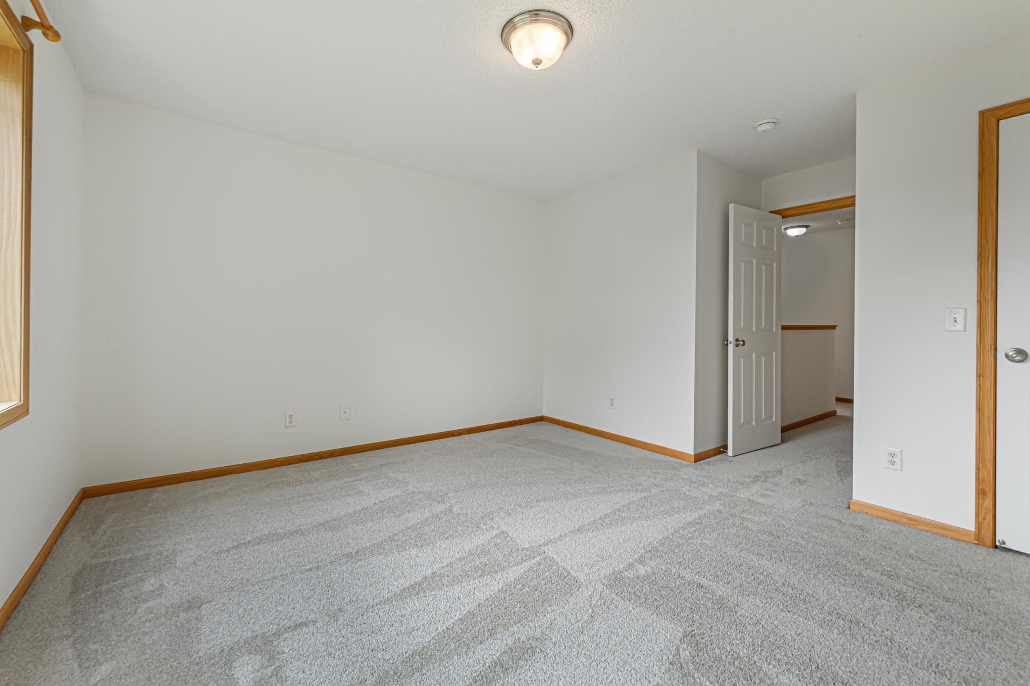 28 main bedroom.jpg