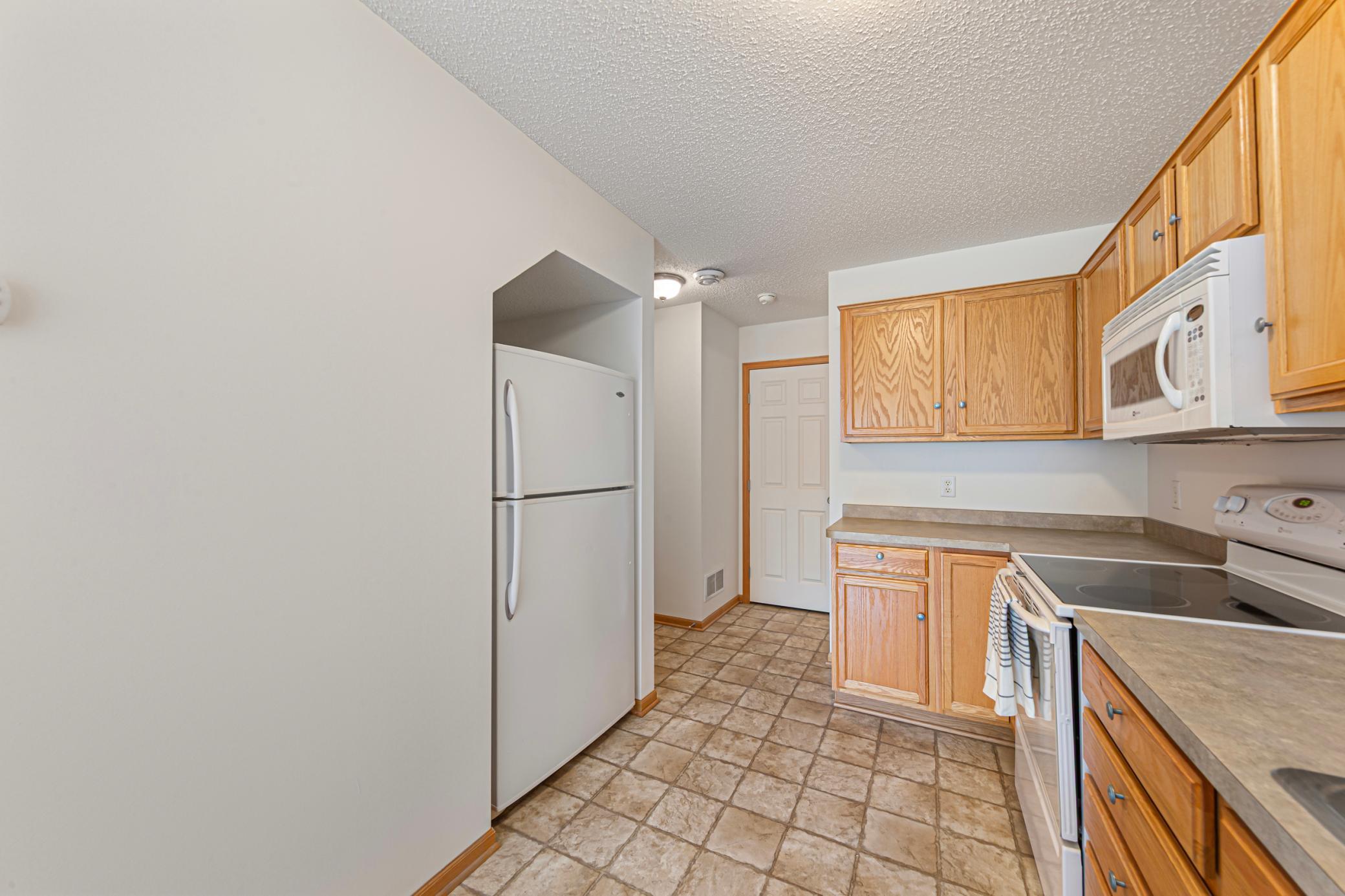 18 kitchen.jpg