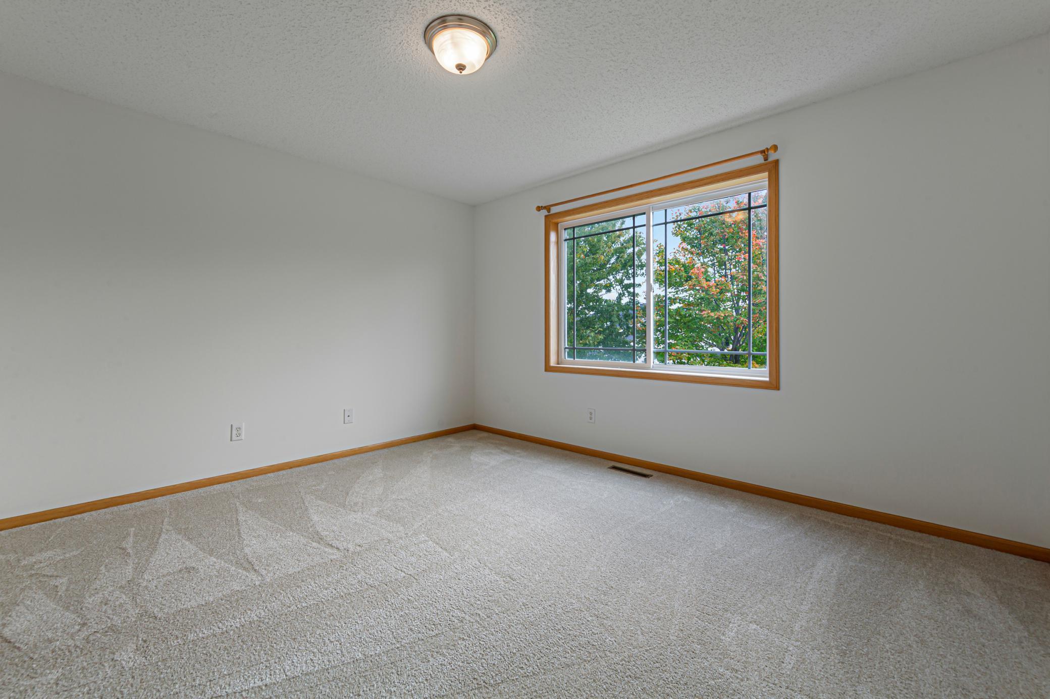29 main bedroom.jpg