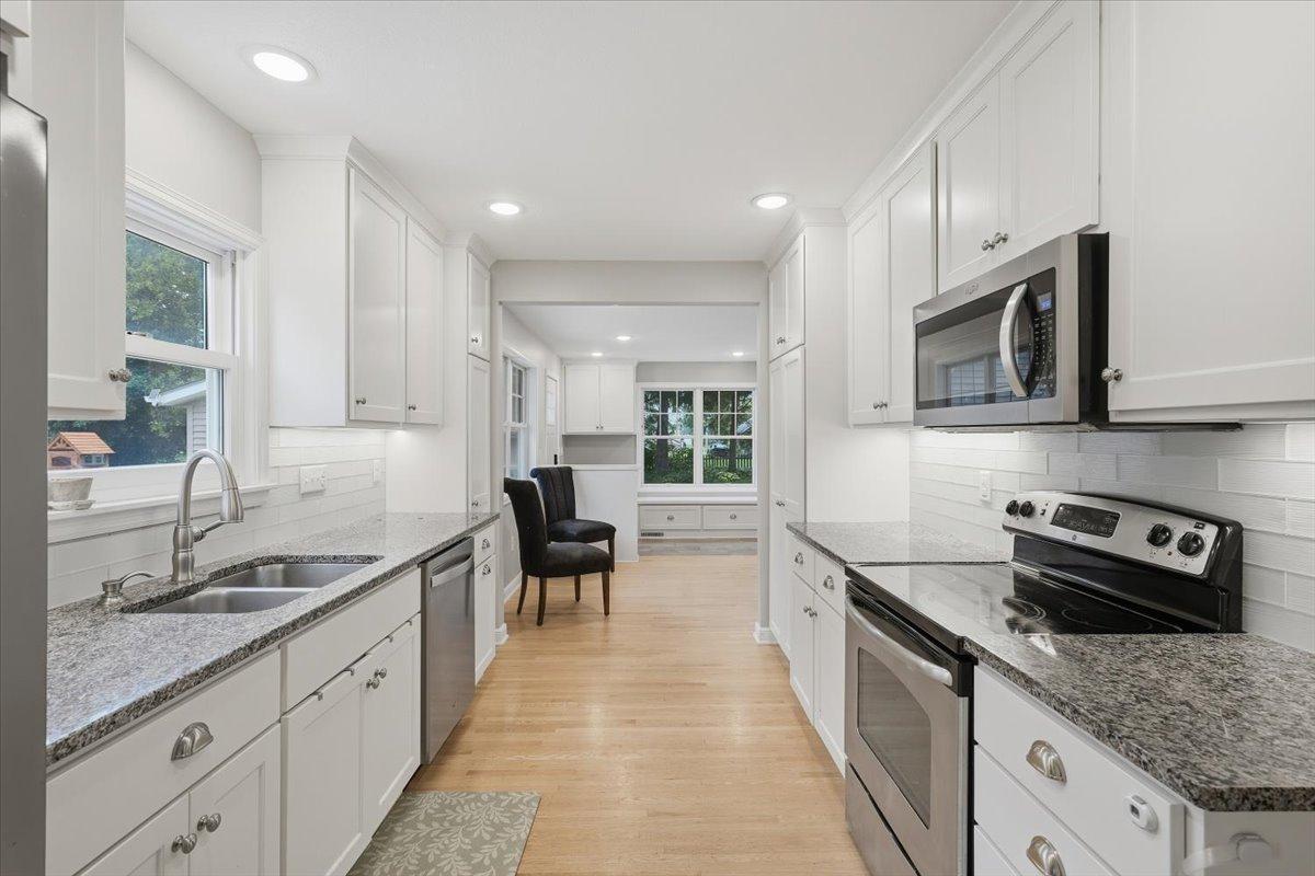 11-Kitchen.jpg