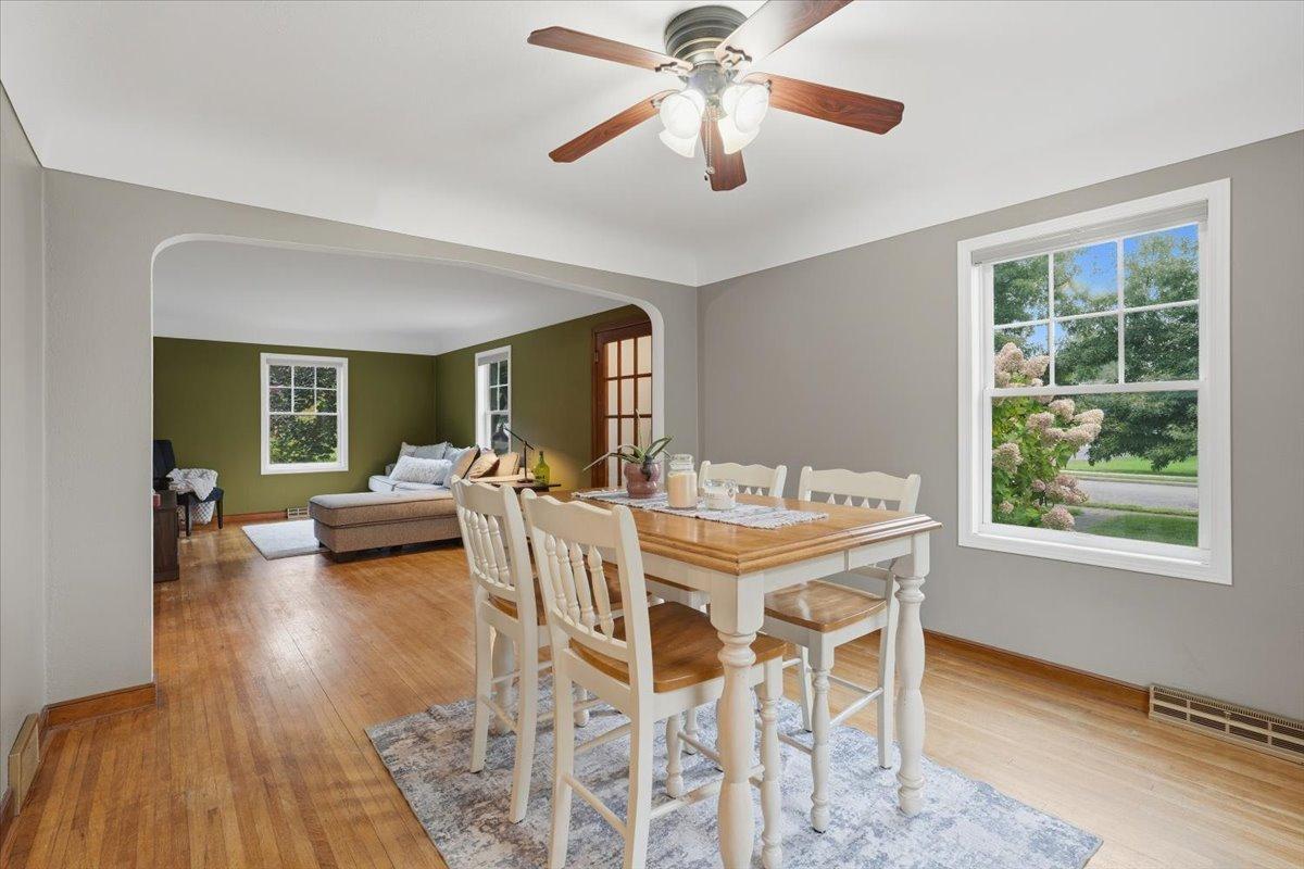 08-Dining Area.jpg
