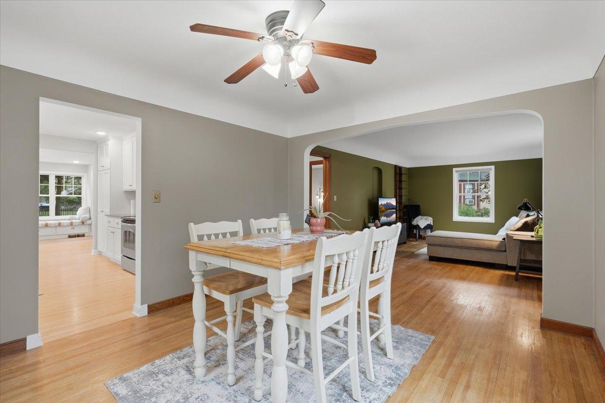 10-Dining Area.jpg