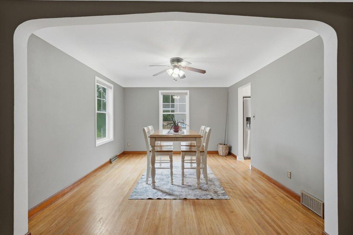 09-Dining Area.jpg