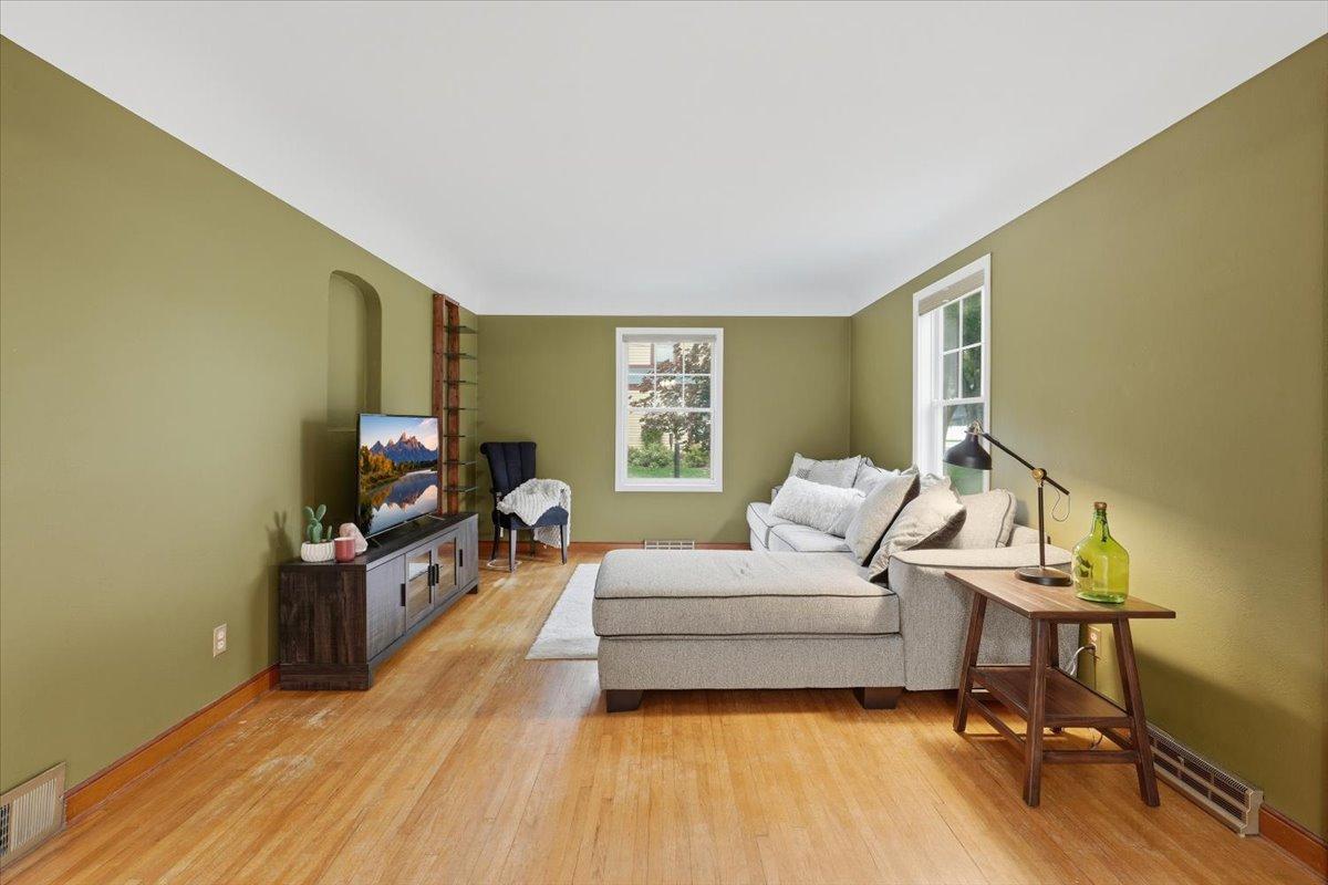 05-Living Room.jpg