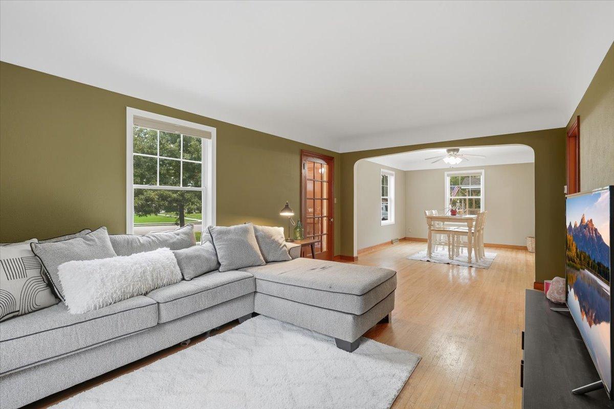 07-Living Room.jpg