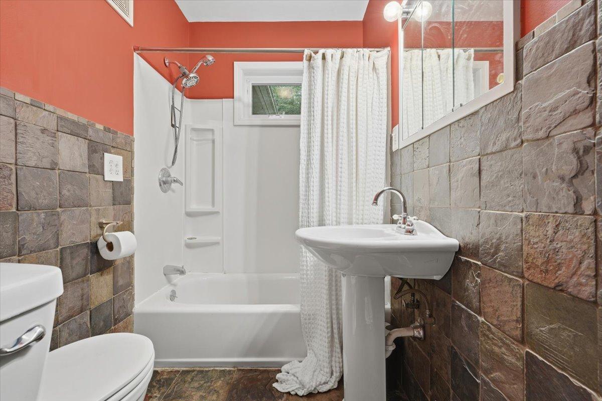 16-Bath 1.jpg