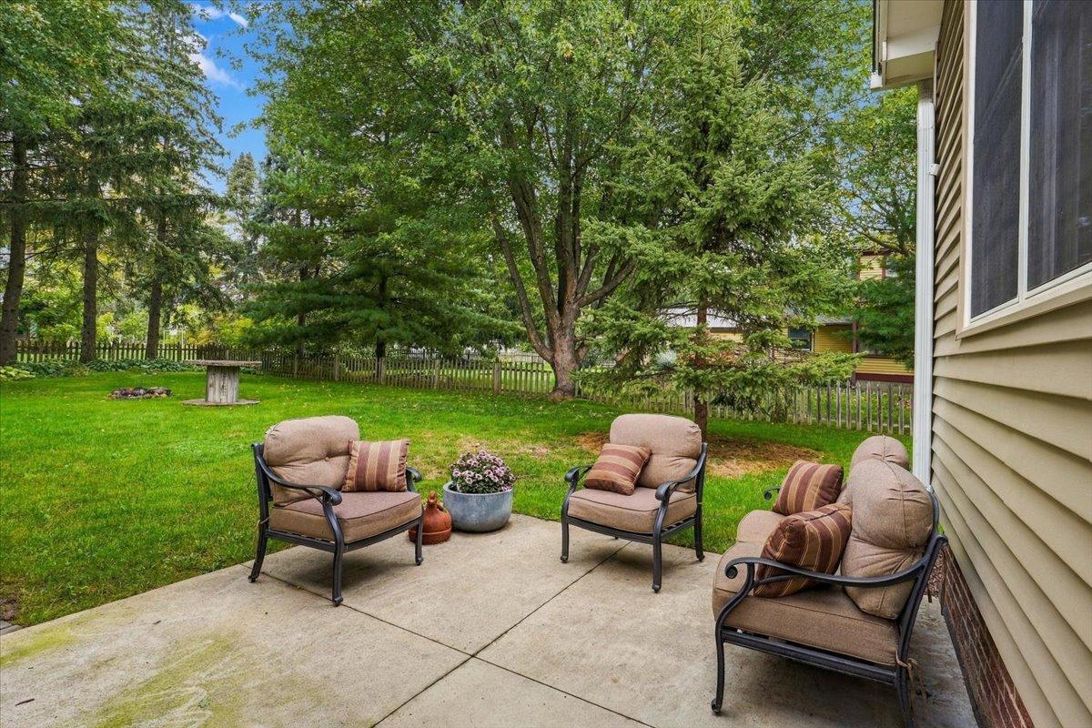 20-Back Patio.jpg