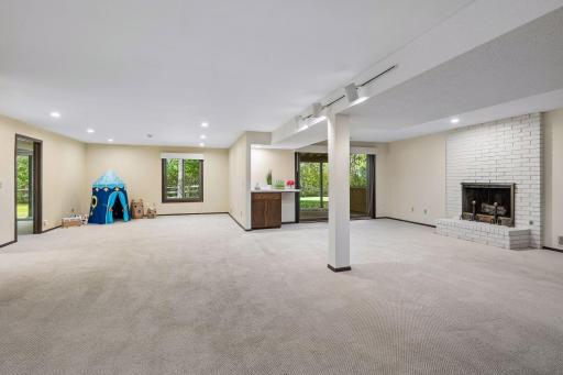 8060 Pennsylvania Road, Bloomington, MN 55438