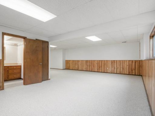2250 Country Trail W, Jordan, MN 55352