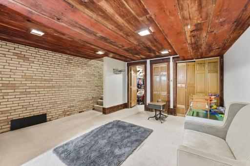 111 Isabel Street E, Saint Paul, MN 55107