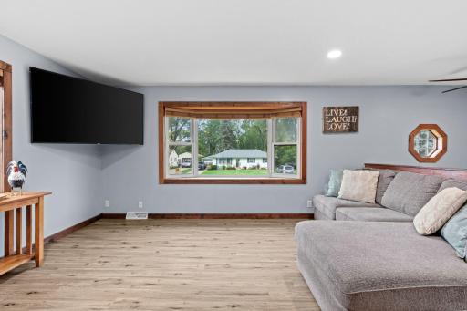 680 Hiawatha Avenue, Vadnais Heights, MN 55127