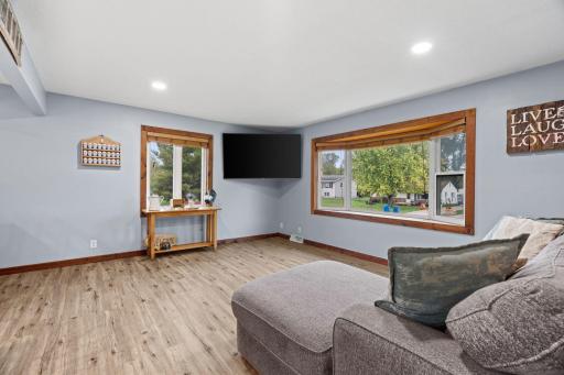 680 Hiawatha Avenue, Vadnais Heights, MN 55127