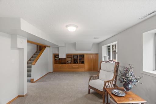 481 Marie Avenue W, Saint Paul, MN 55118