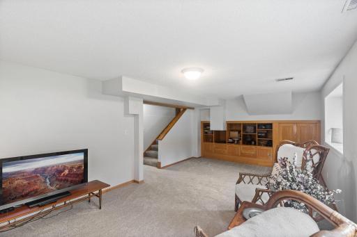 481 Marie Avenue W, Saint Paul, MN 55118