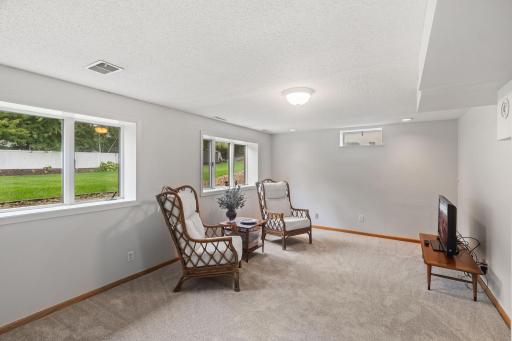 481 Marie Avenue W, Saint Paul, MN 55118