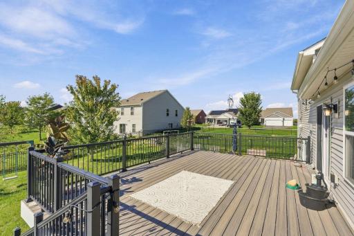 8539 Titanium Circle, Woodbury, MN 55129