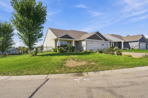 8539 Titanium Circle, Woodbury, MN 55129