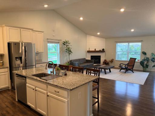 8539 Titanium Circle, Woodbury, MN 55129