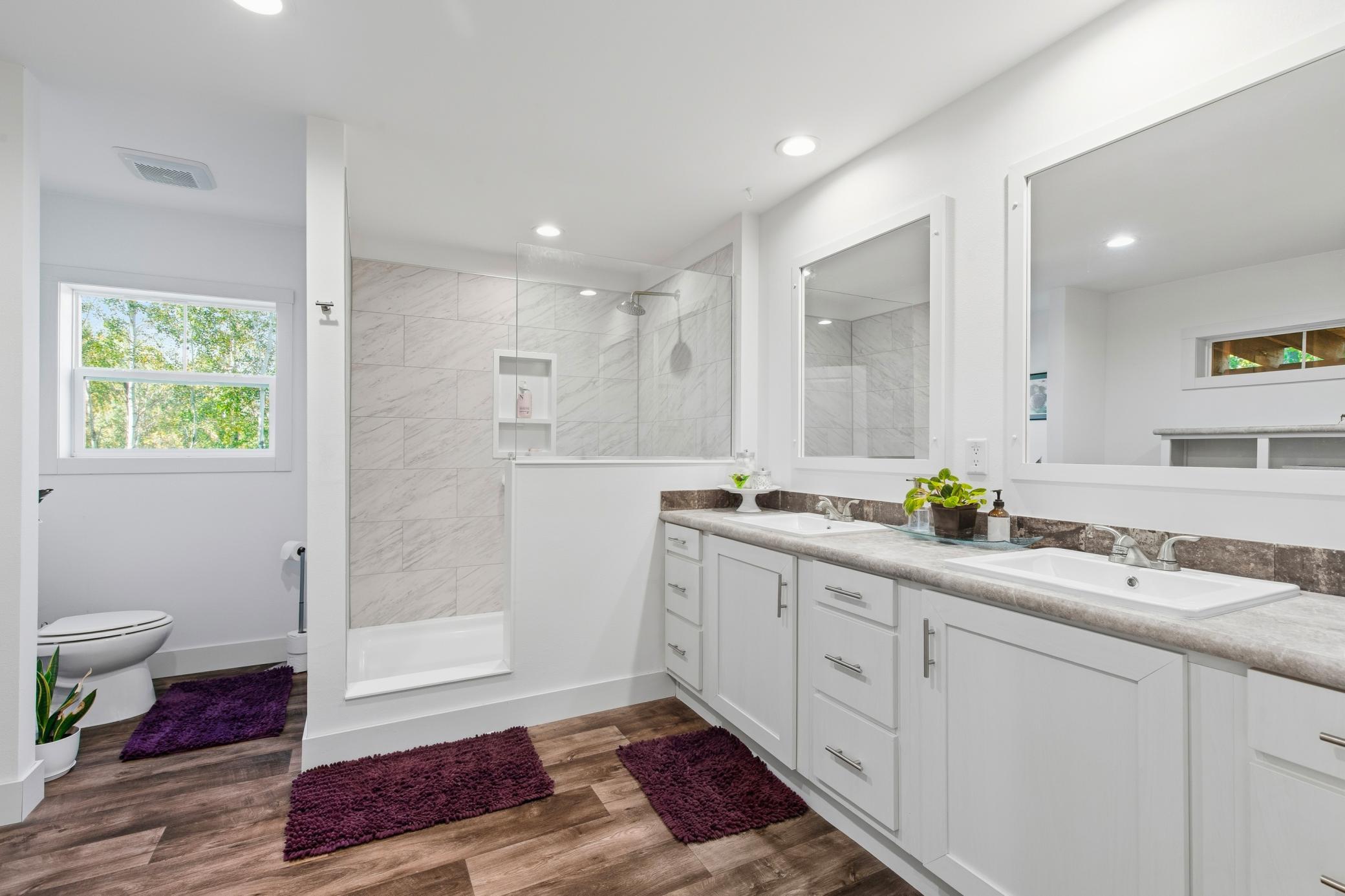 large primary bath with walk-in shower