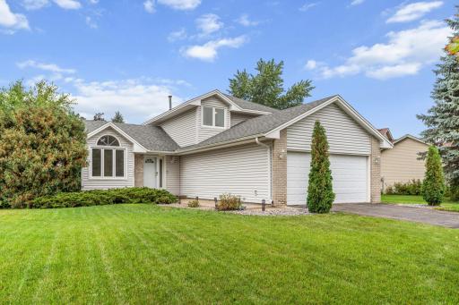 Impressive well cared for home 4 level home in Coon Rapids