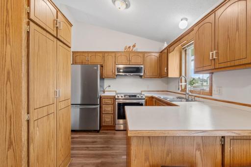 Nice stainless appliances & LOADS of cabinets