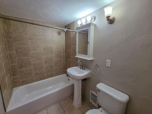 100 W 40th Street, Minneapolis, MN 55409