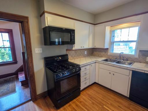 100 W 40th Street, Minneapolis, MN 55409