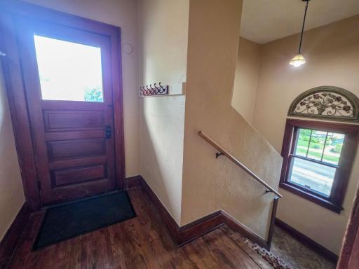 100 W 40th Street, Minneapolis, MN 55409