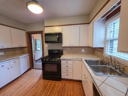 100 W 40th Street, Minneapolis, MN 55409