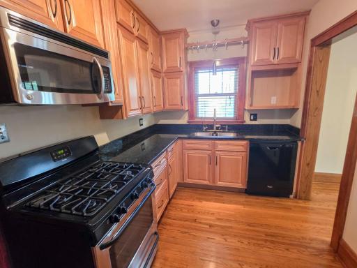 100 W 40th Street, Minneapolis, MN 55409