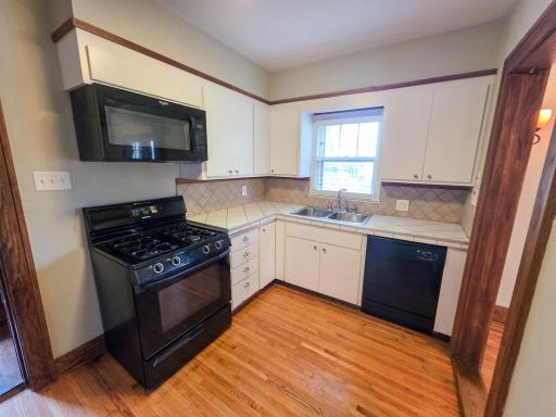 100 W 40th Street, Minneapolis, MN 55409
