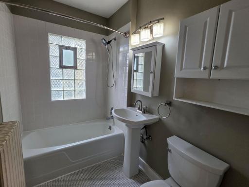 100 W 40th Street, Minneapolis, MN 55409