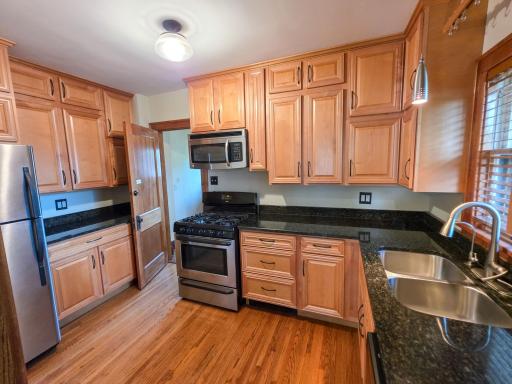 100 W 40th Street, Minneapolis, MN 55409