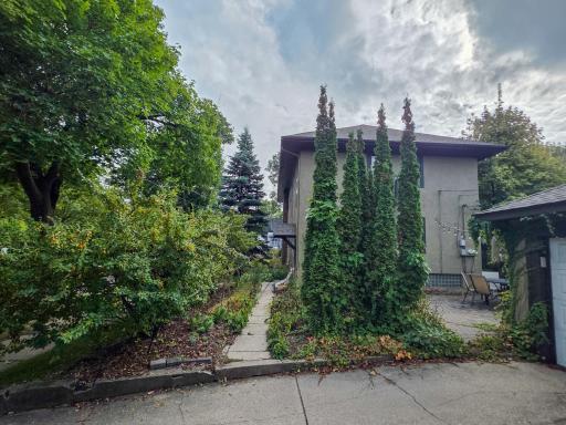 100 W 40th Street, Minneapolis, MN 55409