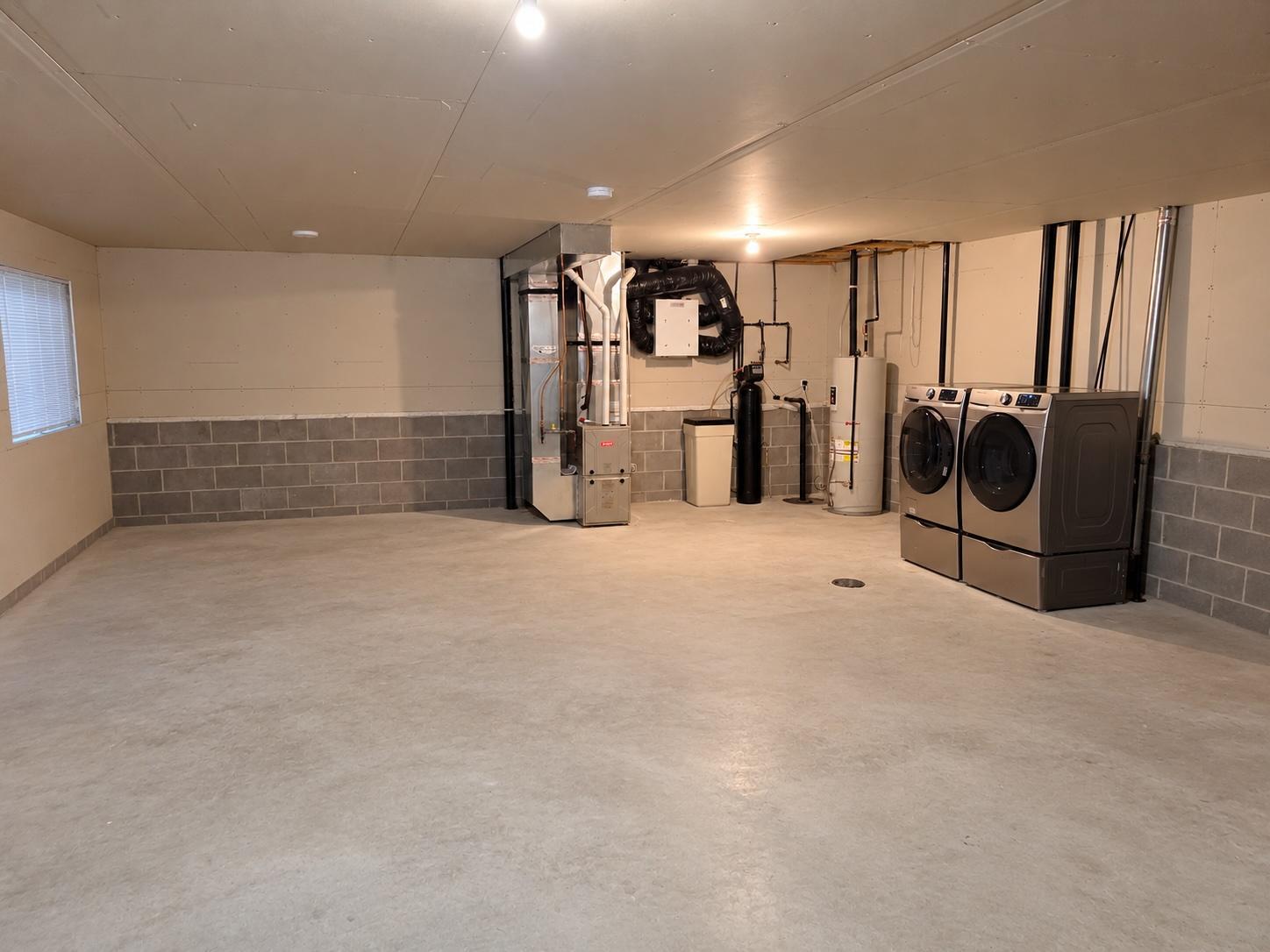 basement laundry.jpg