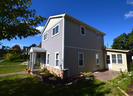 855 Cottage Avenue E, Saint Paul, MN 55106