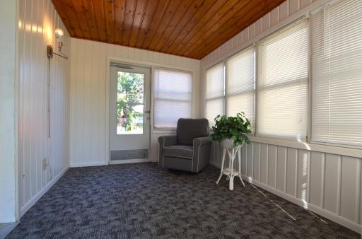 855 Cottage Avenue E, Saint Paul, MN 55106