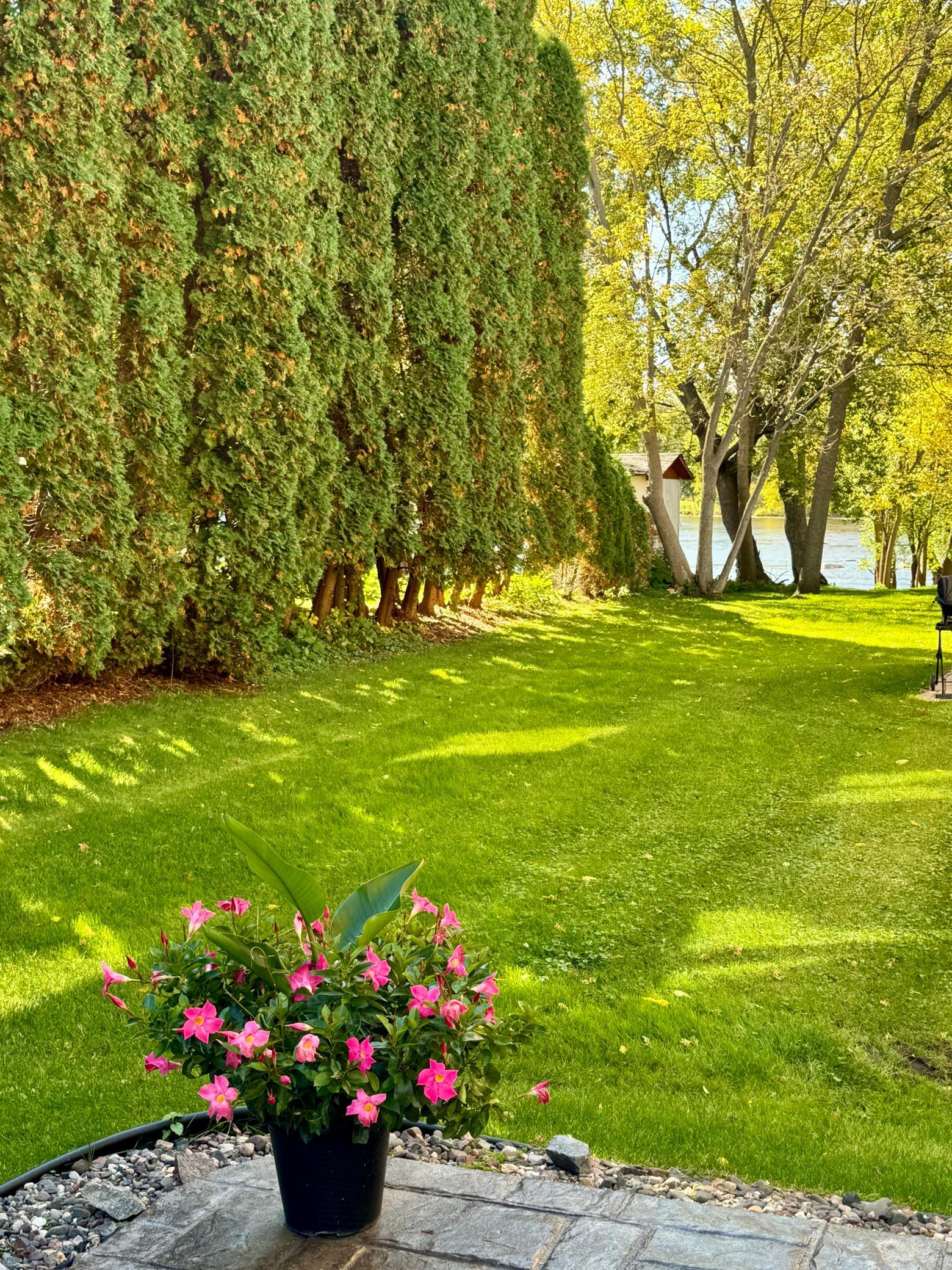 Beautiful Back Yard River Views!