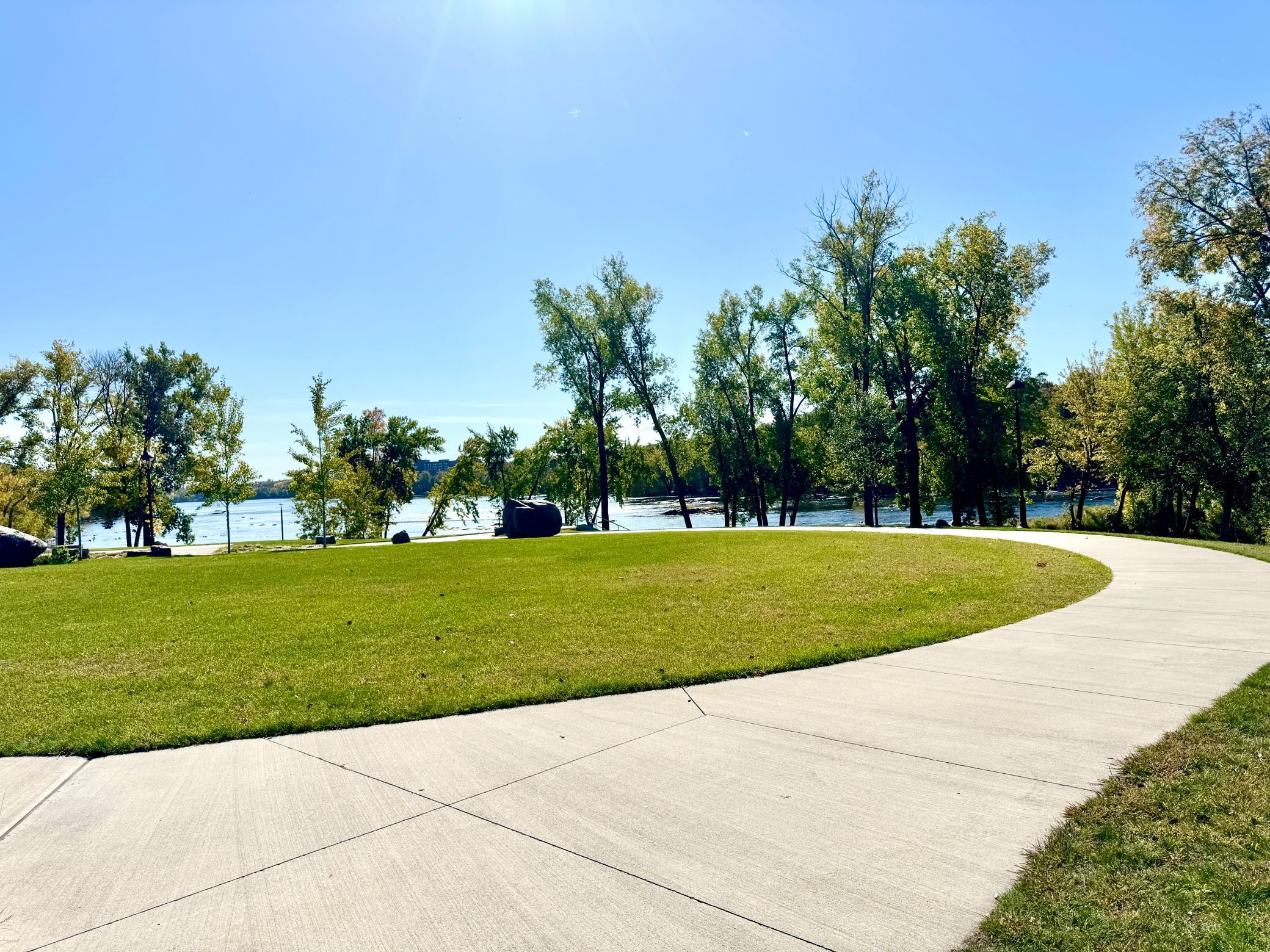 Amazing Parks And Walking Paths Just Minutes Away Overlooking The Mississippi River!