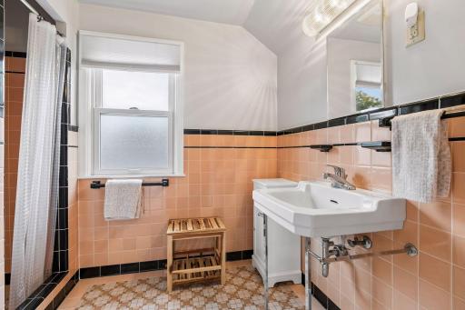 1359 Idaho Avenue W, Saint Paul, MN 55108