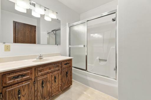 1402 E Gateway Circle S, H, Fargo, ND 58103
