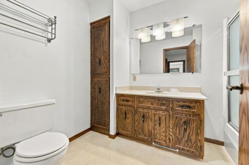 1402 E Gateway Circle S, H, Fargo, ND 58103